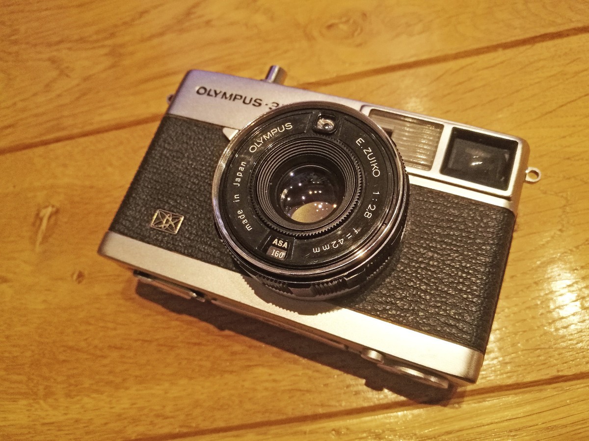 Olympus 35 ECR rangefinder 35mm film camera with Zuiko lens_01