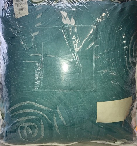 REPUBLIC DELIA TWIN BEDDING SET NEW IN OPENED PACKAGE - Picture 2 of 2