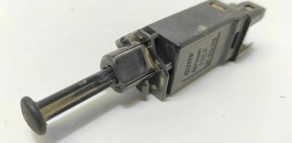 Volkswagen Jetta II 1991 Sensor Bremspedal 191945515 UST40487 - Imagem 4 de 4