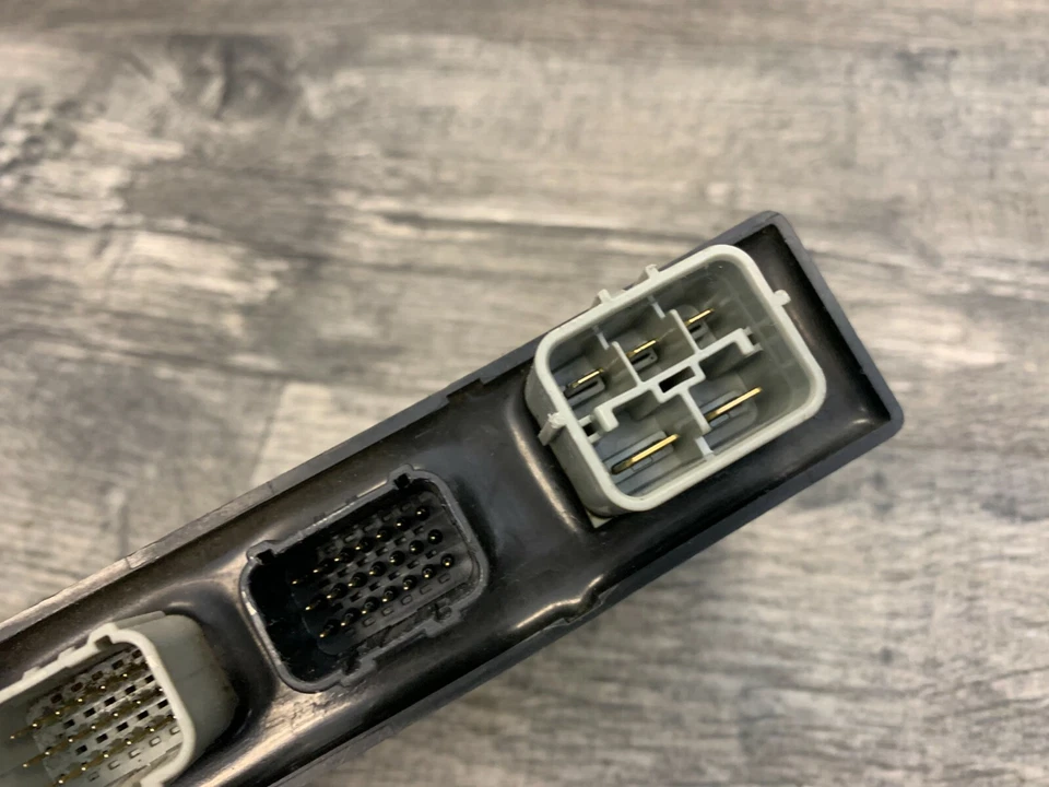 Caja módulo unidad de control ABS HONDA 2009-2012 CBR600RR 38600-MFJ-A52 38600-MFJ-A54 Foto 3 de 4