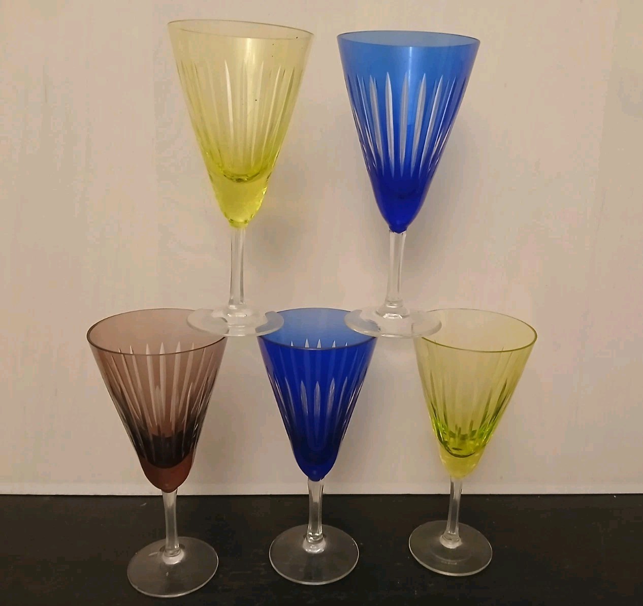 5 ältere farbige Aperitifgläser, kleine Sektgläser - 13,9 x 6,5 cm