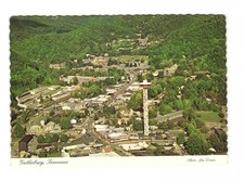 Gatlinburg TN, gateway to Great Smoky Mountains National Park VTG postcard Unp