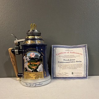 The Bradford Exchange Derek Jeter New York Yankees Commemorative Lidded Stein