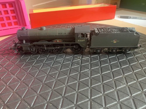 Hornby Class B17/6 R3003 61669 Barnsley Pro Weathered | Condition: New: Other (See Details)