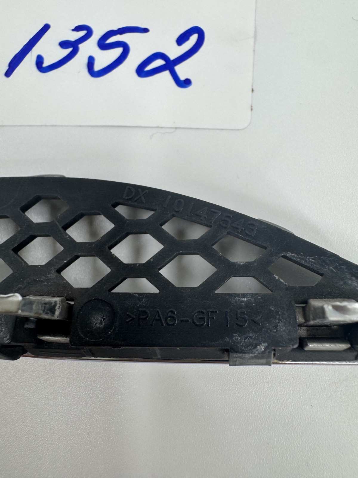 2014-2017 MASERATI GHIBLI RIGHT PASSENGER FRONT FENDER VENT GRILL TRIM OEM