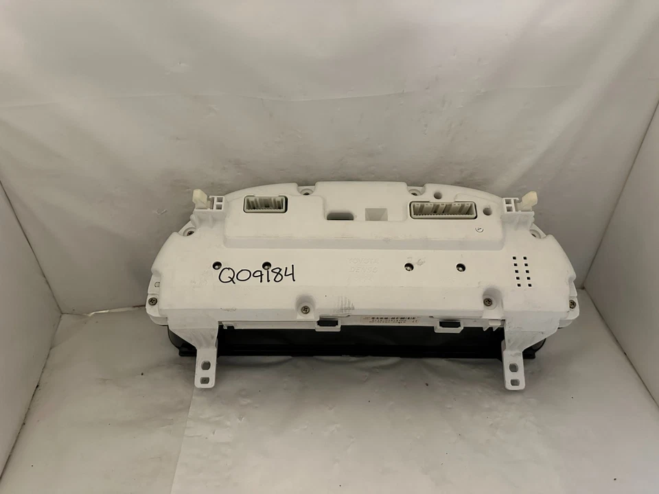 Cuadro de instrumentos velocímetro Toyota Camry LE/XLE 2002-04 4 cilindros 169.160 millas Foto 2 de 3