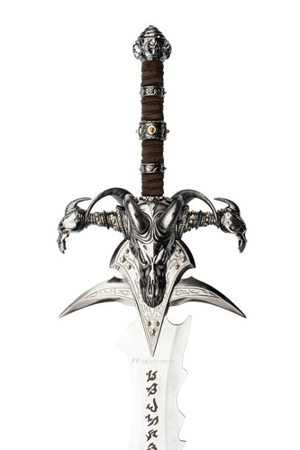WORLD OF WARCRAFT - LICH KING FROSTMOURNE SWORD REPLICA (with FREE WALL PLAQUE) - Picture 4 of 11