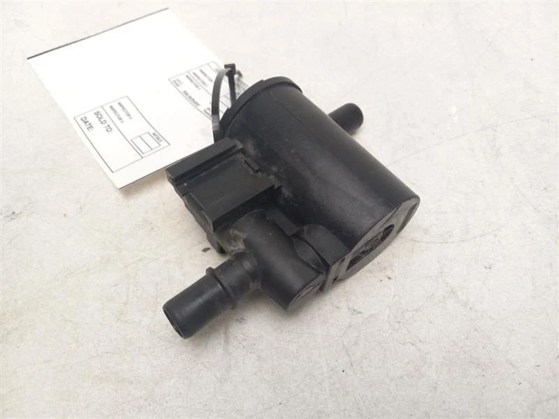 Chevrolet Malibu 2010 válvula de purga de bote de vapor Foto 2 de 4