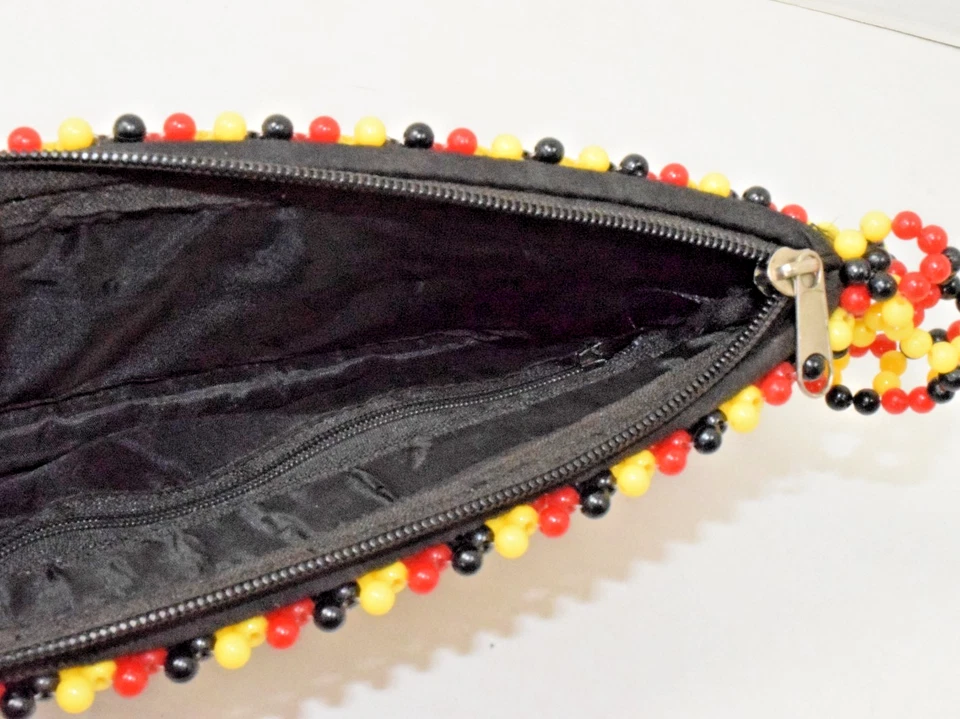 Cartera clutch vintage años 90 hecha a mano roja amarilla negra cuentas de plástico exterior 10x3 pulgadas Foto 2 de 4