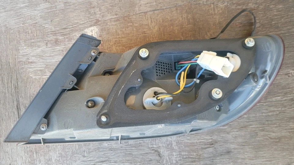 06-09 Luz trasera izquierda conductor Hyundai Azera OEM 3610142 Foto 3 de 4