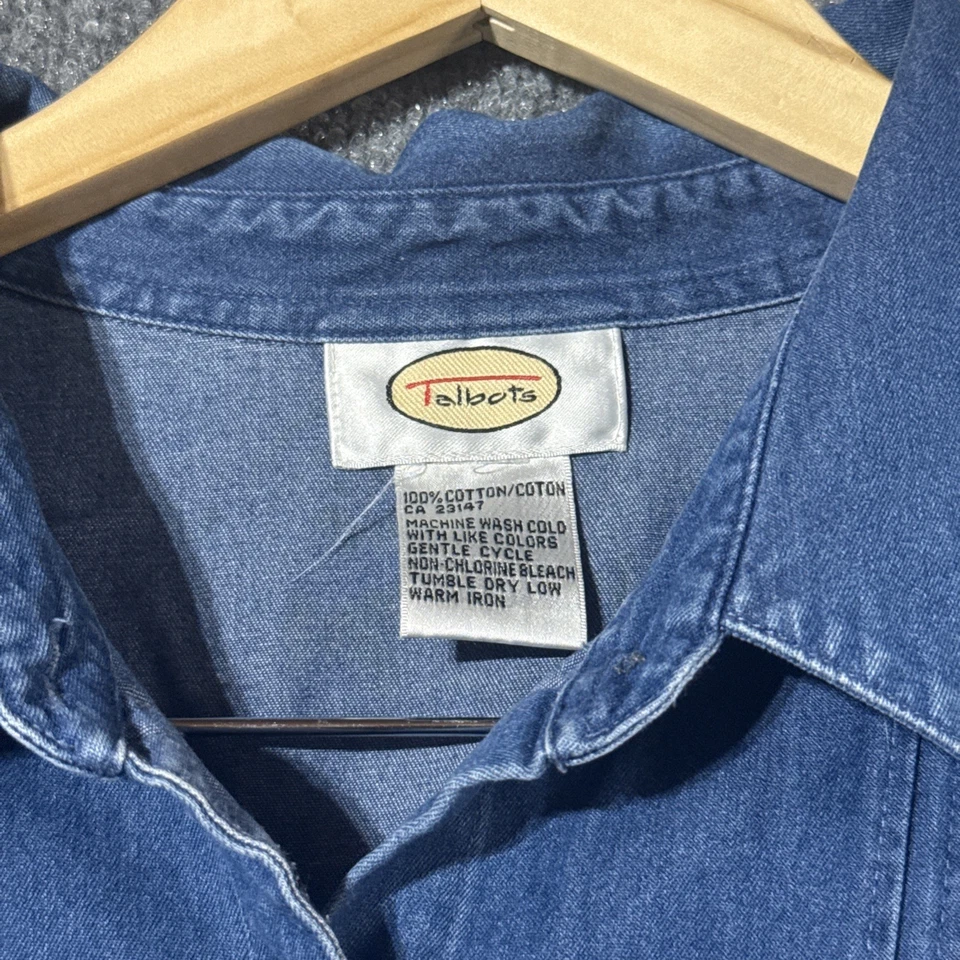 Top TALBOTS Petites Denim Cambray Roll Tab Popover Foto 2 de 4