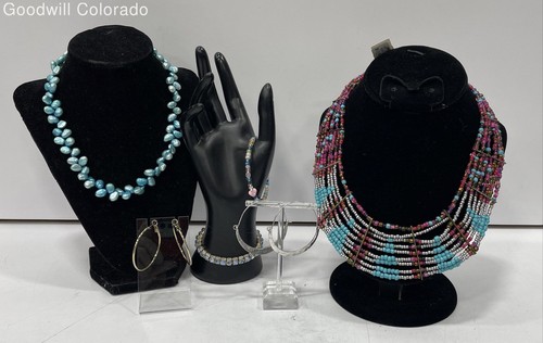 Set Of 6 Assorted Kohl's Blue And Pink Tone Necklaces & More Costume