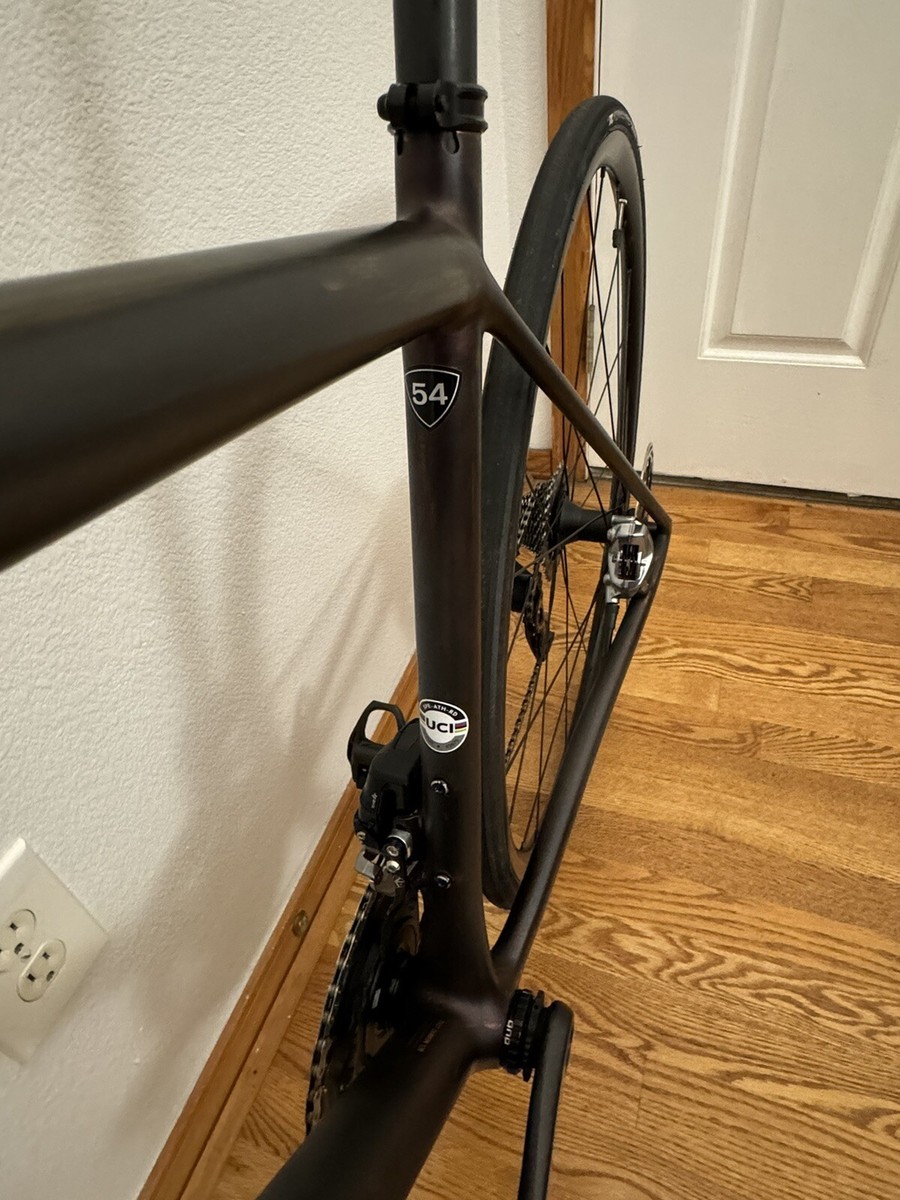 Specialized Aethos S-Works 54cm Satin Carbon/Red Gold Specialized Aethos S-Works 54cm Satin Carbon/Red Gold