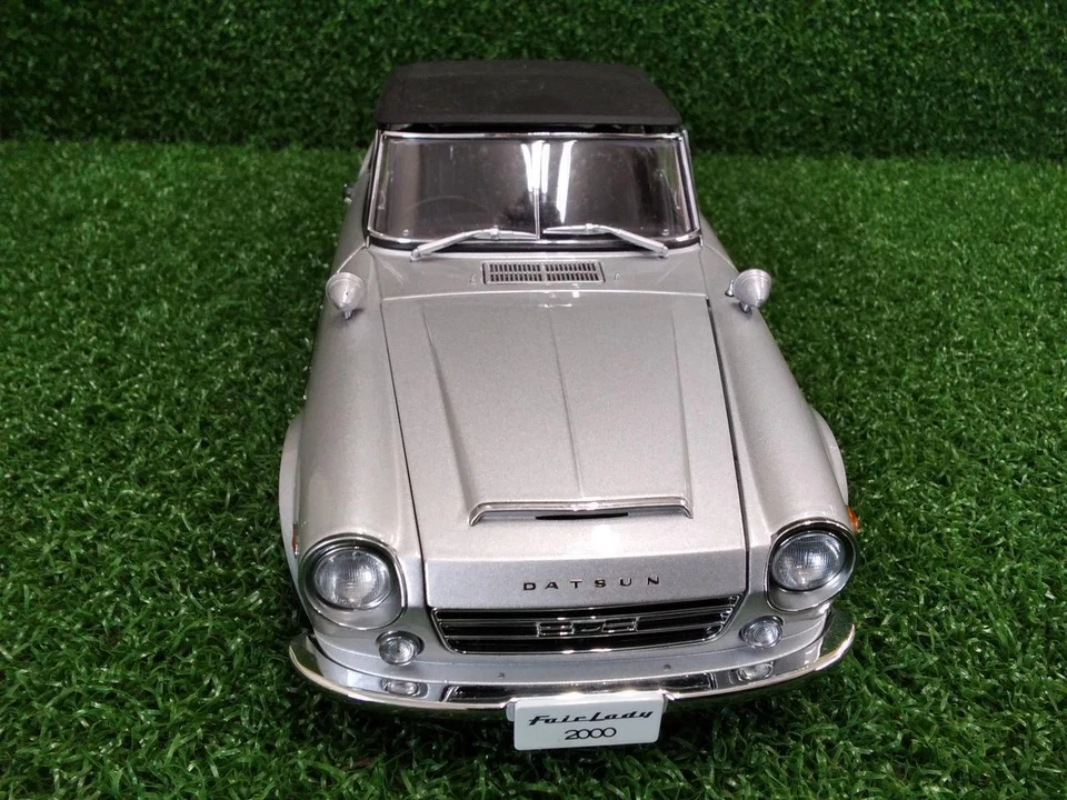 Autoart Millennium 1/18 Scale Datsun Fairlady 2000 (Silver) Model Car with Box - Image 4 of 4