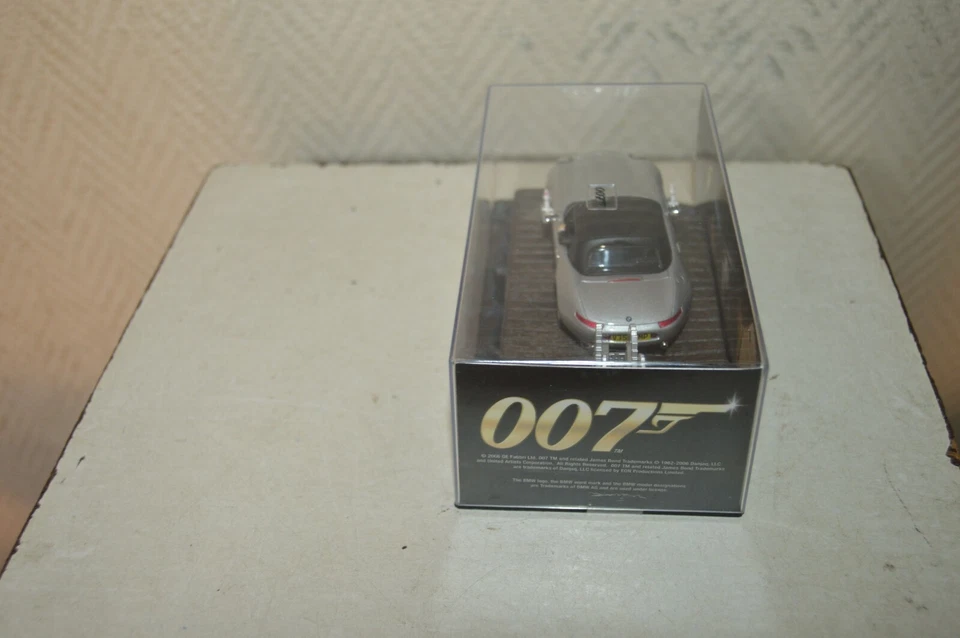 VOITURE DIORAMA BMW Z8 LE MONDE NE SUFFIT PAS JAMES BOND 007 NEUF 1/43 FABBRI - Photo 4/4