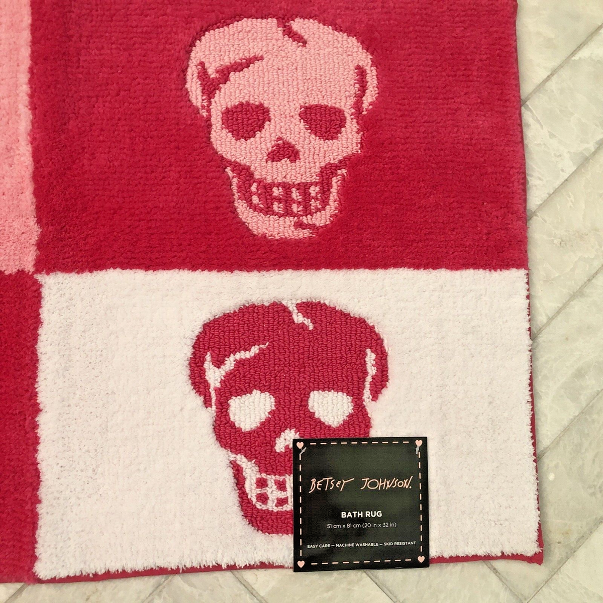 Betsey Johnson Skull Bath Mat Accent Rug Pink White 20 x 32 NEW!
