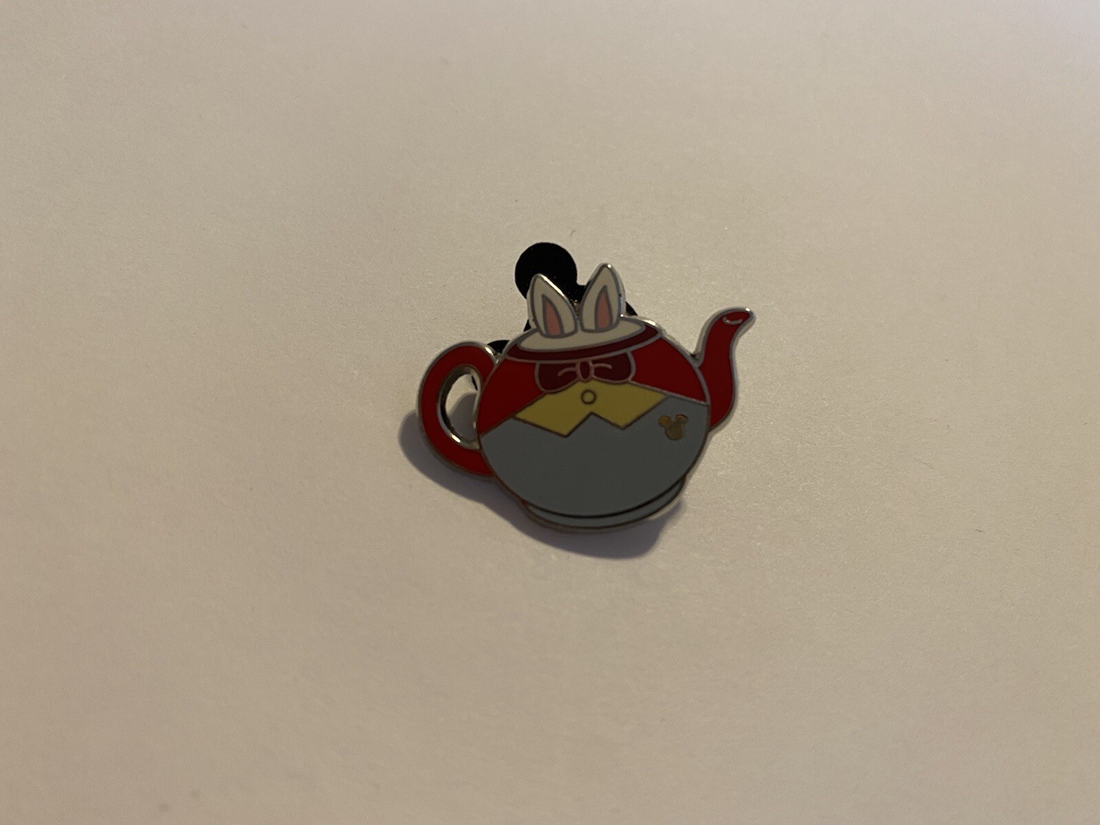 disney parks alice in wonderland white rabbit teapot pin