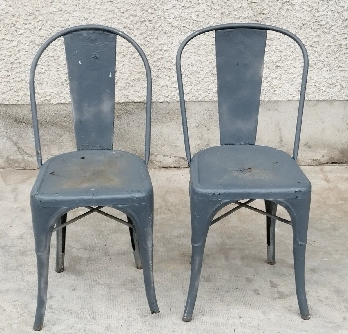 Lot De Petites Chaises De Poupée Anciennes - Style Tolix - Rétro Et Amusantes