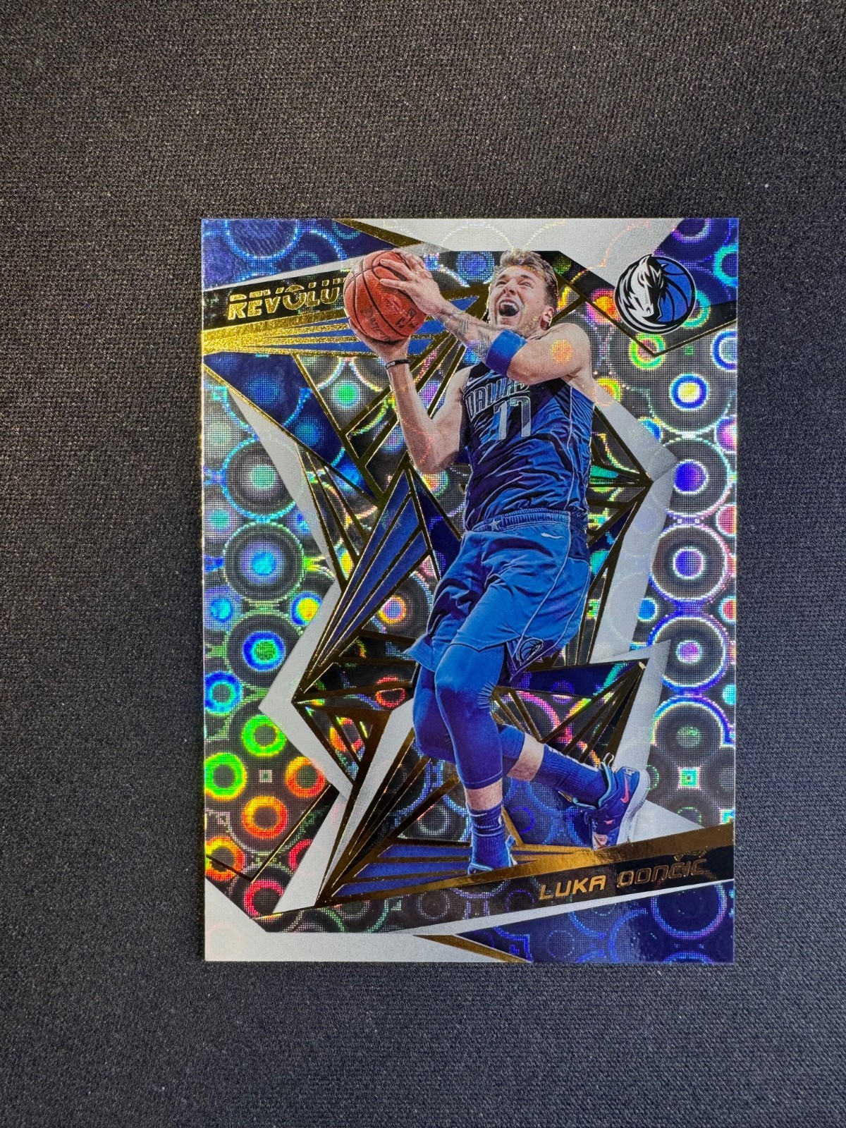 2019 Panini Revolution Luka Doncic Groove Parallel #73 Lakers Mavericks 2nd Year