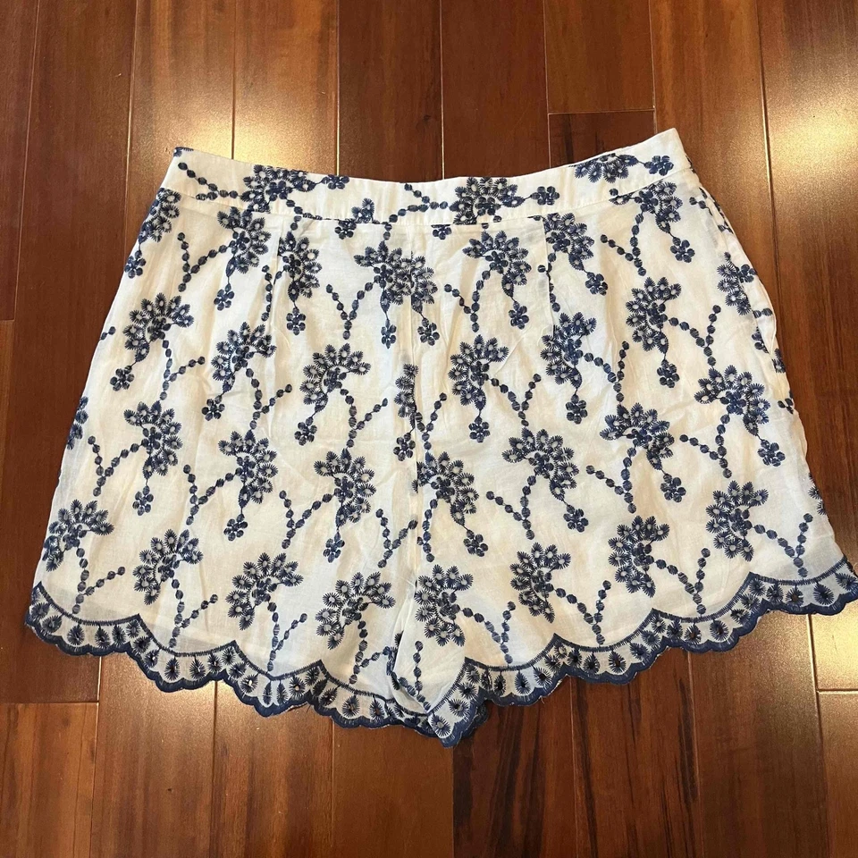 Aqua Ivory White Navy Shorts Embroidered Eyelet Floral Pattern Cotton Size XL - Image 3 of 4