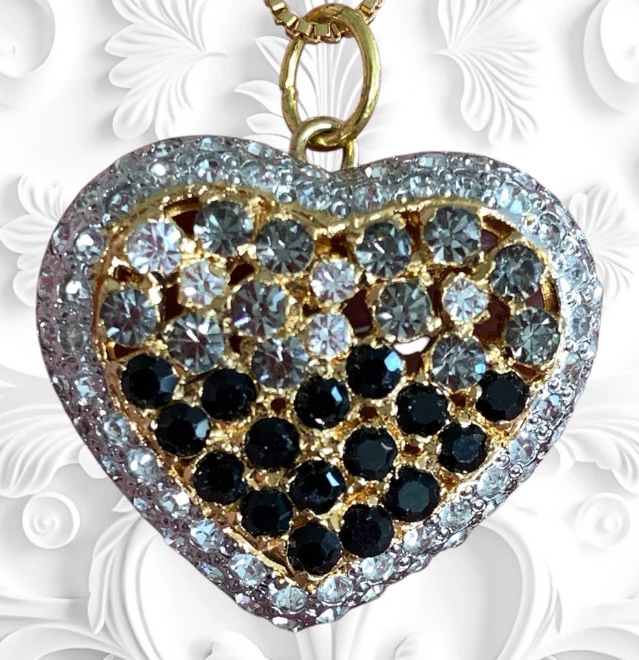 Elegante collar corazón pavé diamantes de imitación Avon transparente, gris, negro estrás usado en excelente estado Foto 2 de 4