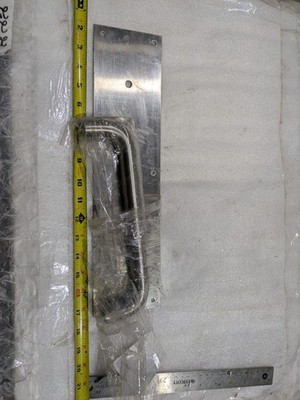EQUIPARTS 10170 S/S PULL PLATE -4 X 16 PLATE W/10 IN CNTR ROUND PULL