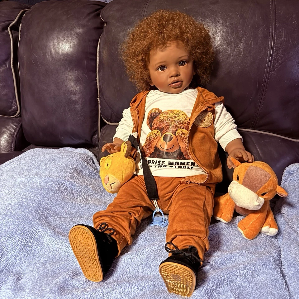 Niño pequeño renacido Foto 3 de 4