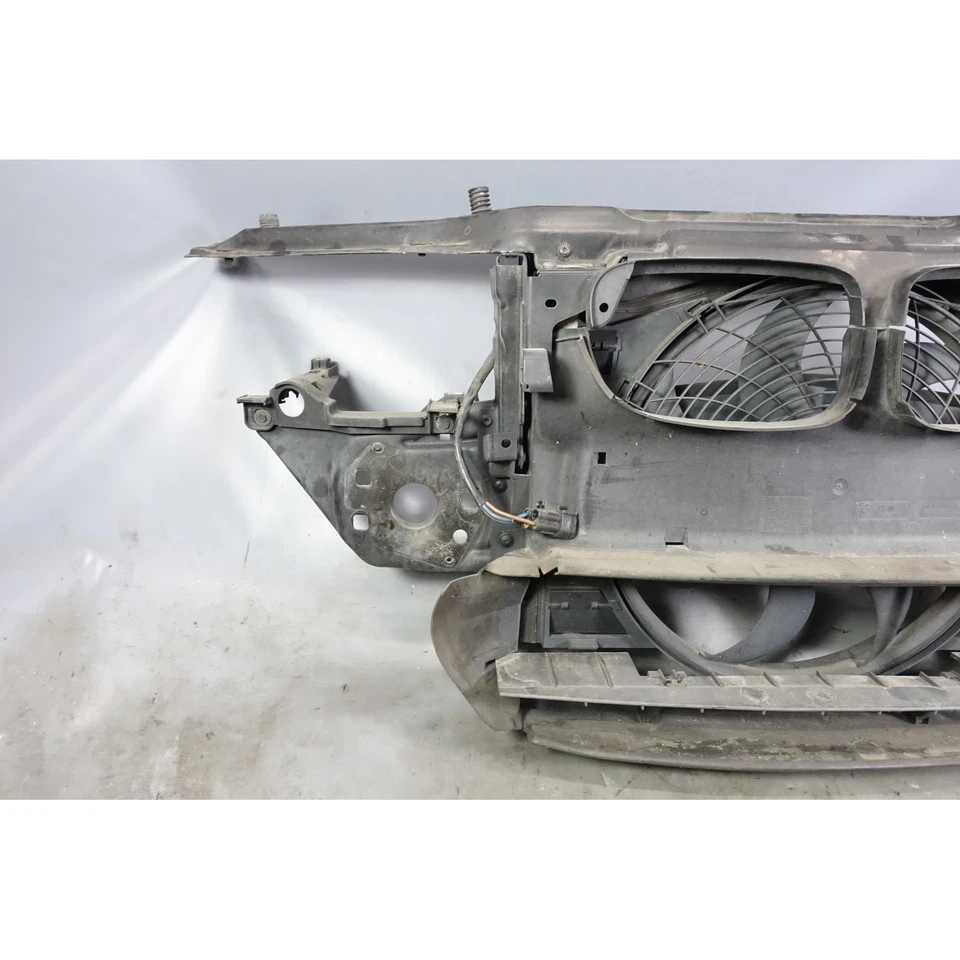 01-05 BMW E46 M3 Coupe suporte de radiador dianteiro com ventilador empurrador e travas de capô fabricante de equipamento original - Imagem 3 de 4