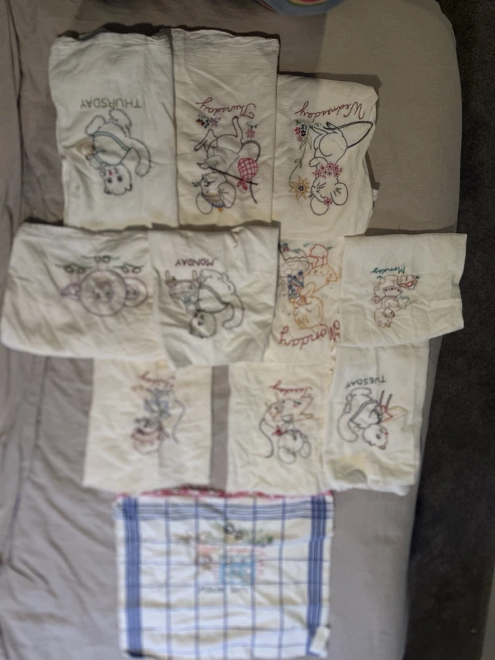 Set Of 11 vintage tea Towels Day Of The Week embroidered Cat Mouse Duck - Image 4 of 4