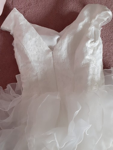 Ruffled Wedding Dress - Ivory. Size petite 6/8 - Picture 4 of 4