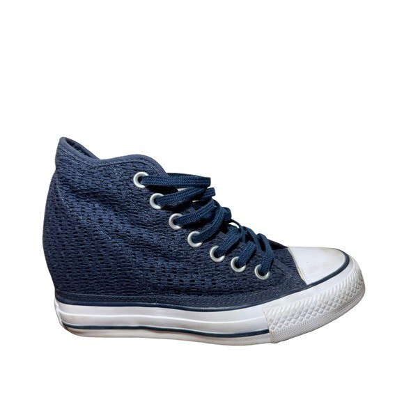 Women's size 6 blue Converse sneakers with hidden heel lift