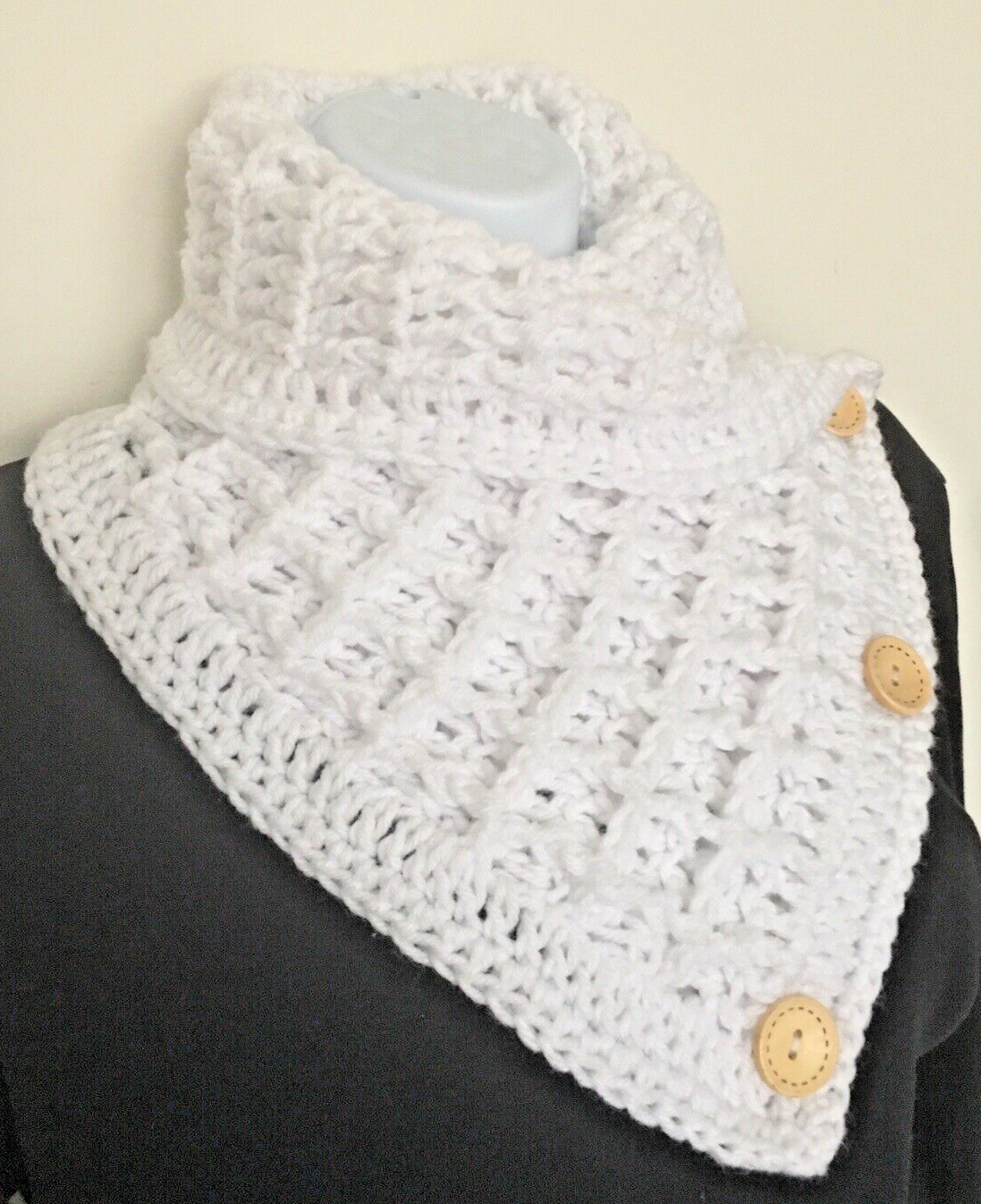 NEW NECK WARMER COWL SCARF SNOOD WAFFLE STITCH HANDMADE CROCHET WHITE