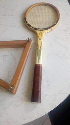 Vintage 80's. Raquette de Tennis Bois Donnay Continental. Bon état Vintage 80's. Raquette de Tennis Bois Donnay Continental. Bon état