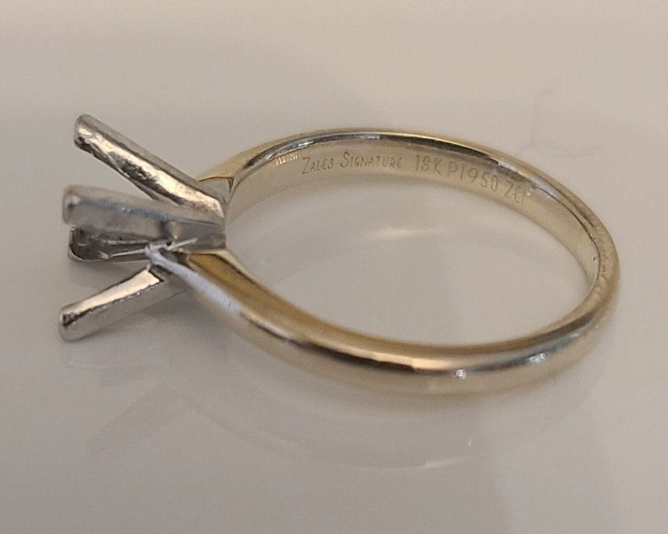 Anillo de boda engaste de oro de 18 quilates con platino engaste de 4 puntas firma Zales Foto 3 de 4