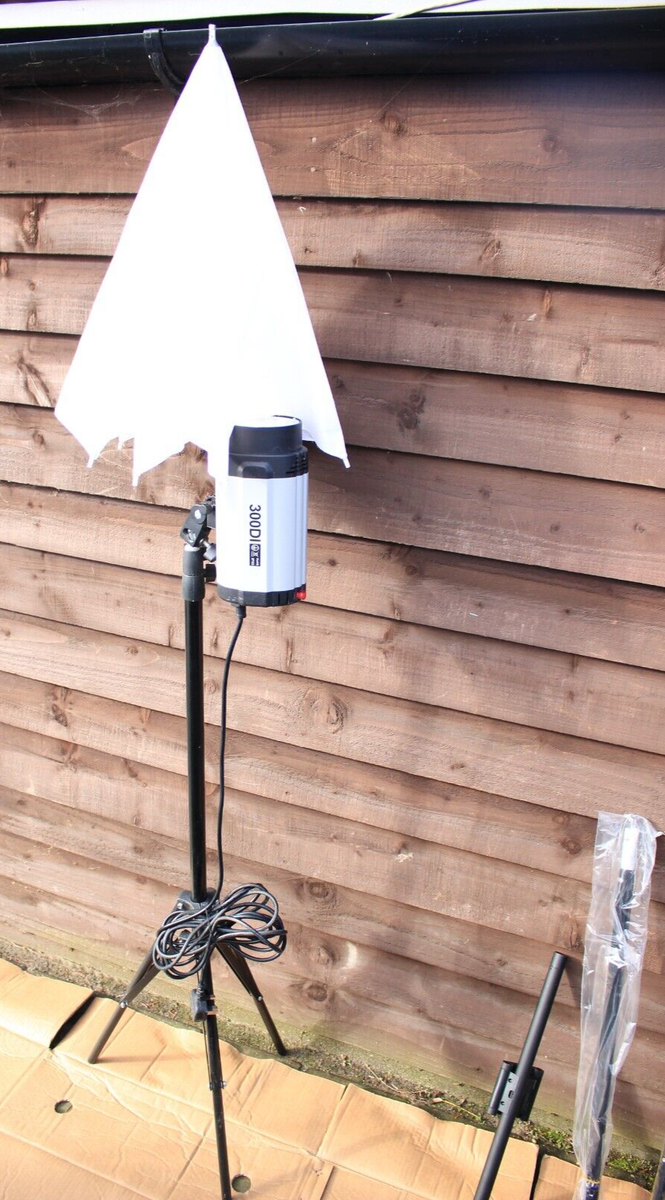 JOB LOT PHOTOSHOOT SET 300DI STUDIO FLASH STROBE TRIPODS
