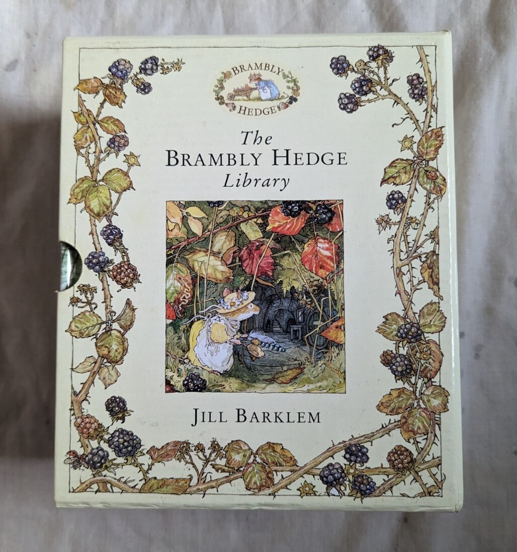 新品ハードカバーThe Brambly Hedge Library 8冊セット s-l400.jpg