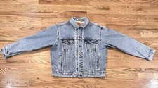 Vintage Levis Trucker Denim Jean Jacket Size Med USA Made Red Tab Light Wash