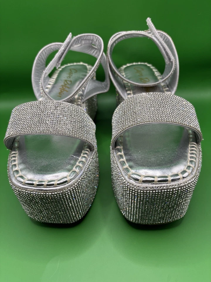 Sandalia Cape Robbin Yolande plataforma estrás para mujer talla 9 plateada Foto 3 de 4