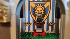 LEGO Castle: Royal Knight's Castle (6090) - Complete with Instructions No Box