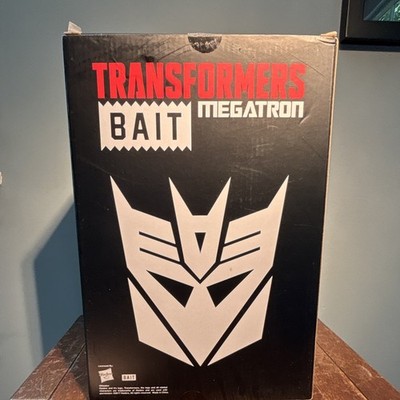 SDCC 2017 BAIT MEDICOM BEARBRICK TRANSFORMERS MEGATRON 400% KAWS LE TOY IN BOX