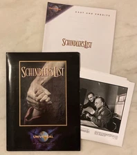 SCHINDLER'S LIST (1993) Press Kit Folder, 16 Photos, Booklets; Spielberg; WWII