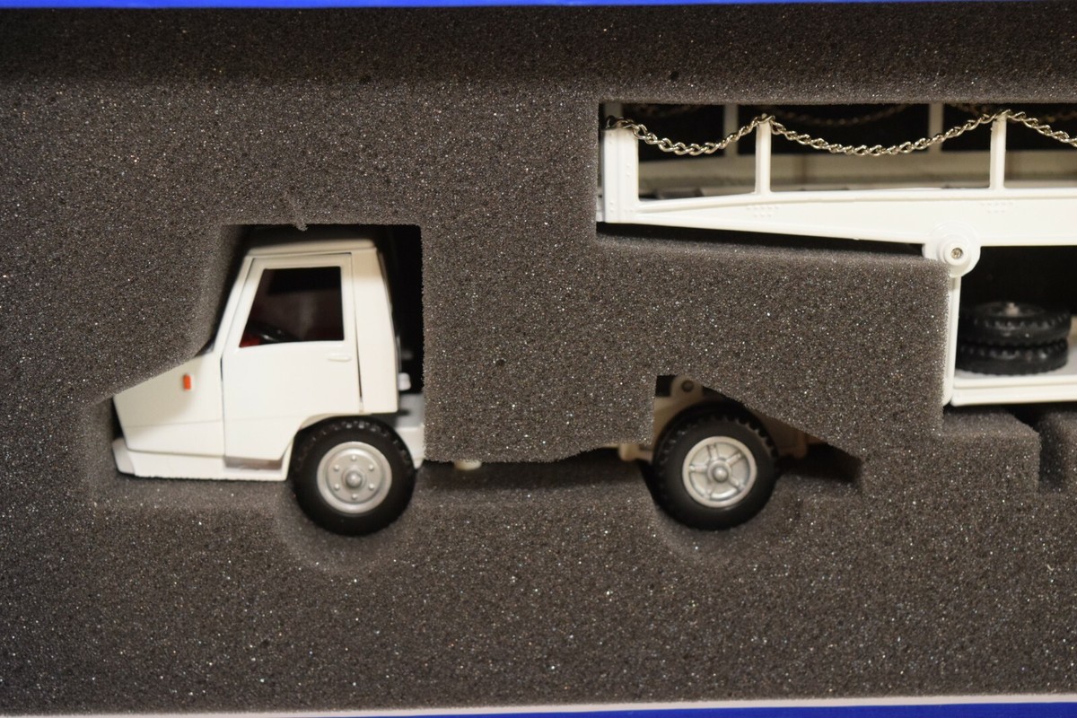 Minialuxe 39_2 Berliet Stradair gris avec remorque porte-autos Gris