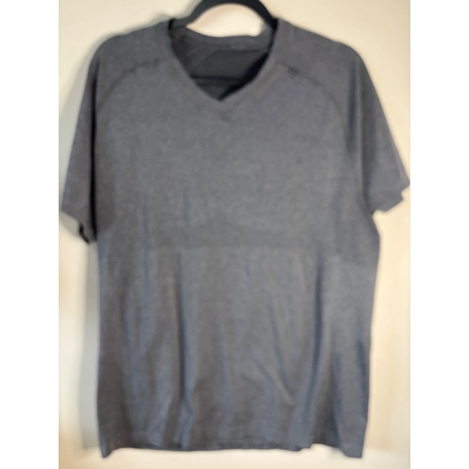 Lululemon Metal Vent Tech Short Sleeve Shirt Mens Large Grey V-Neck Athletic Tee