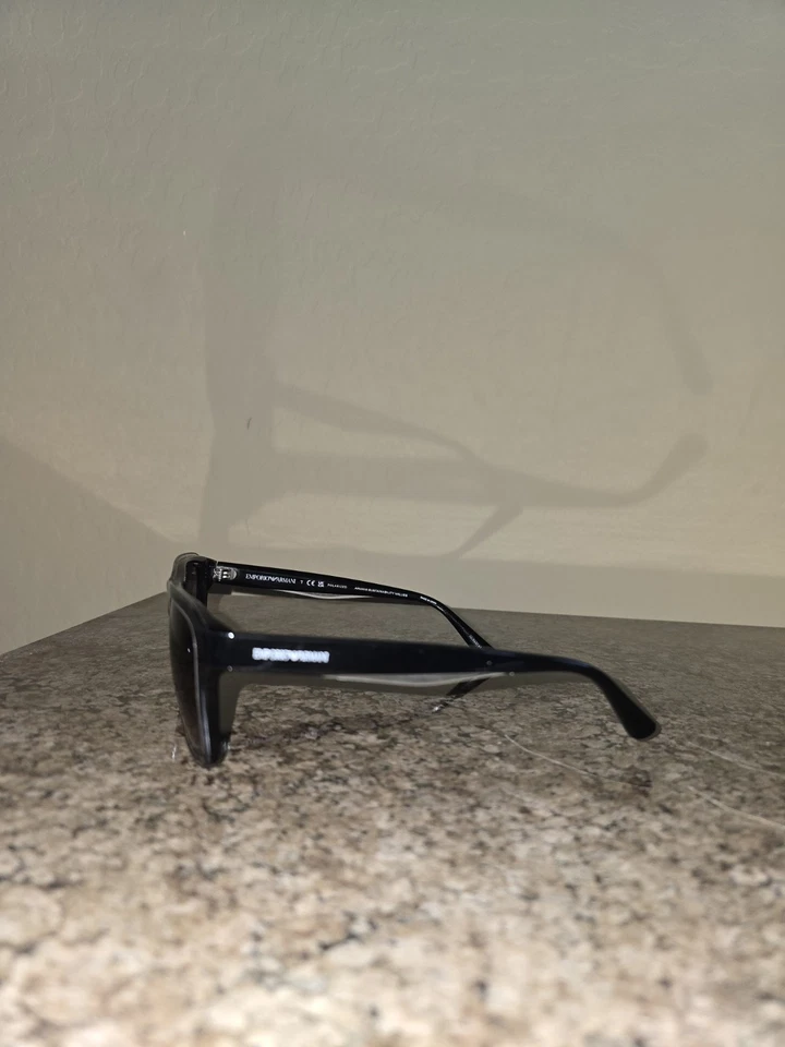 Gafas de sol grises Emporio Armani EA 4208 605187 negro brillante/plástico cristalino Foto 3 de 4