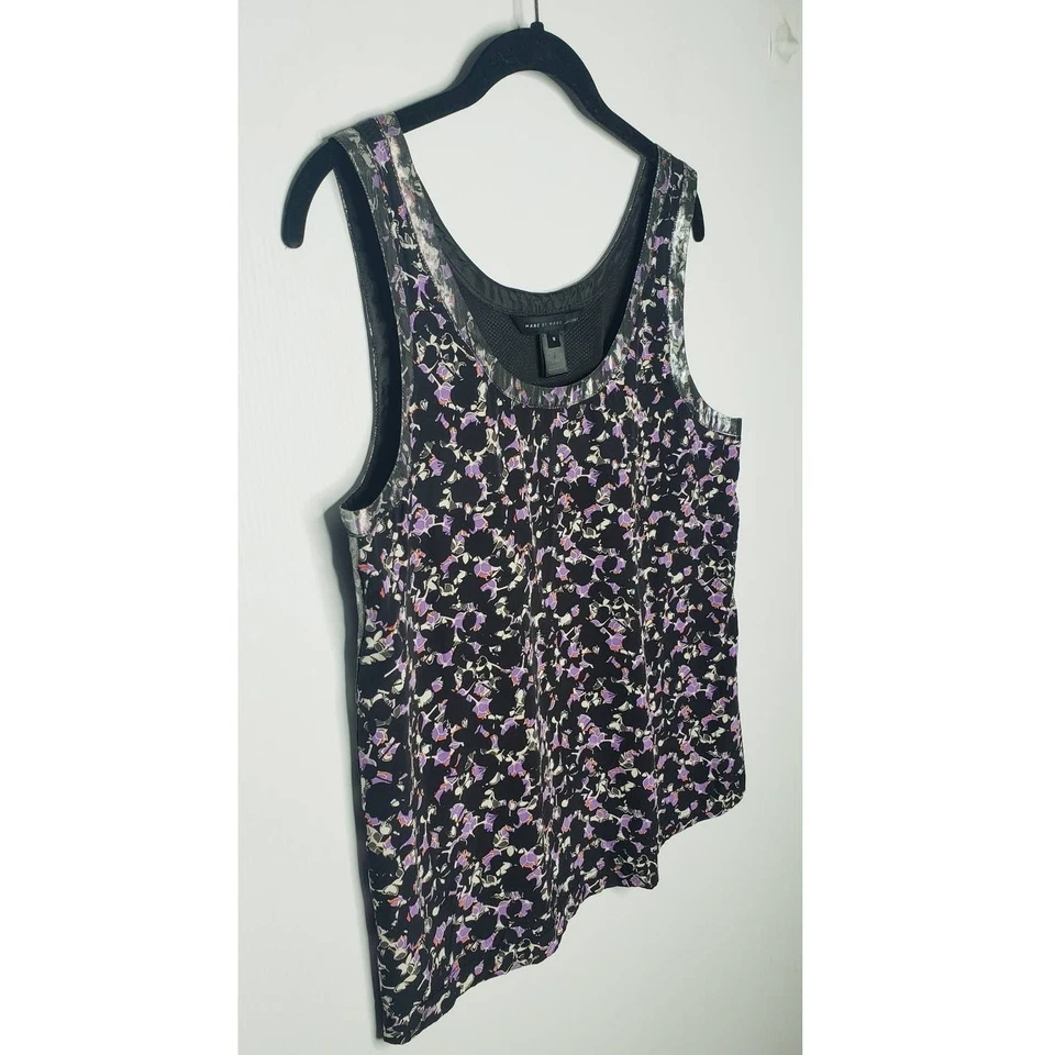 Camiseta sin mangas Marc by Marc Jacobs Revolve Resort con estampado Exeter seda carcasa metálica mediana Foto 4 de 4