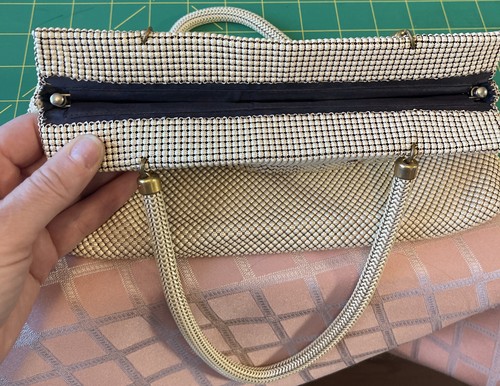Vintage Whiting & Davis White Purse Clutch Handbag Evening Bag Mesh Enamel Ivory - Picture 12 of 14