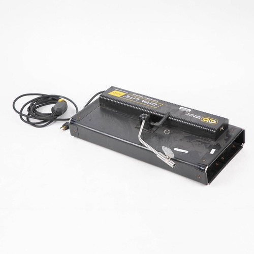 Kino Flo Diva-Lite 401 Fixture with Built-in Barndoors - SKU#1681798 - Picture 4 of 4