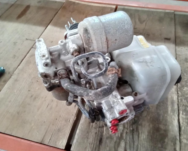 Conjunto de refuerzo de cilindro maestro bomba de freno antibloqueo Hummer H3 2006-2010 OEM Foto 2 de 3
