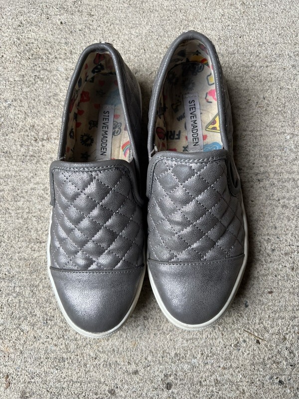 Girls Steve Madden Pewter Quilted Zander Slip-on Sneaker, EUC