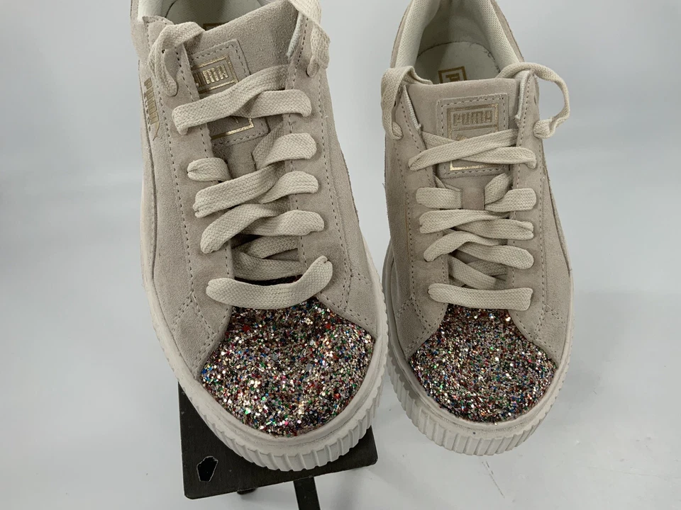 Sapatos femininos Puma de camurça cano baixo tamanho 9.5 bege biqueira de lantejoulas usada uma vez YGI I2S-22 - Imagem 4 de 4